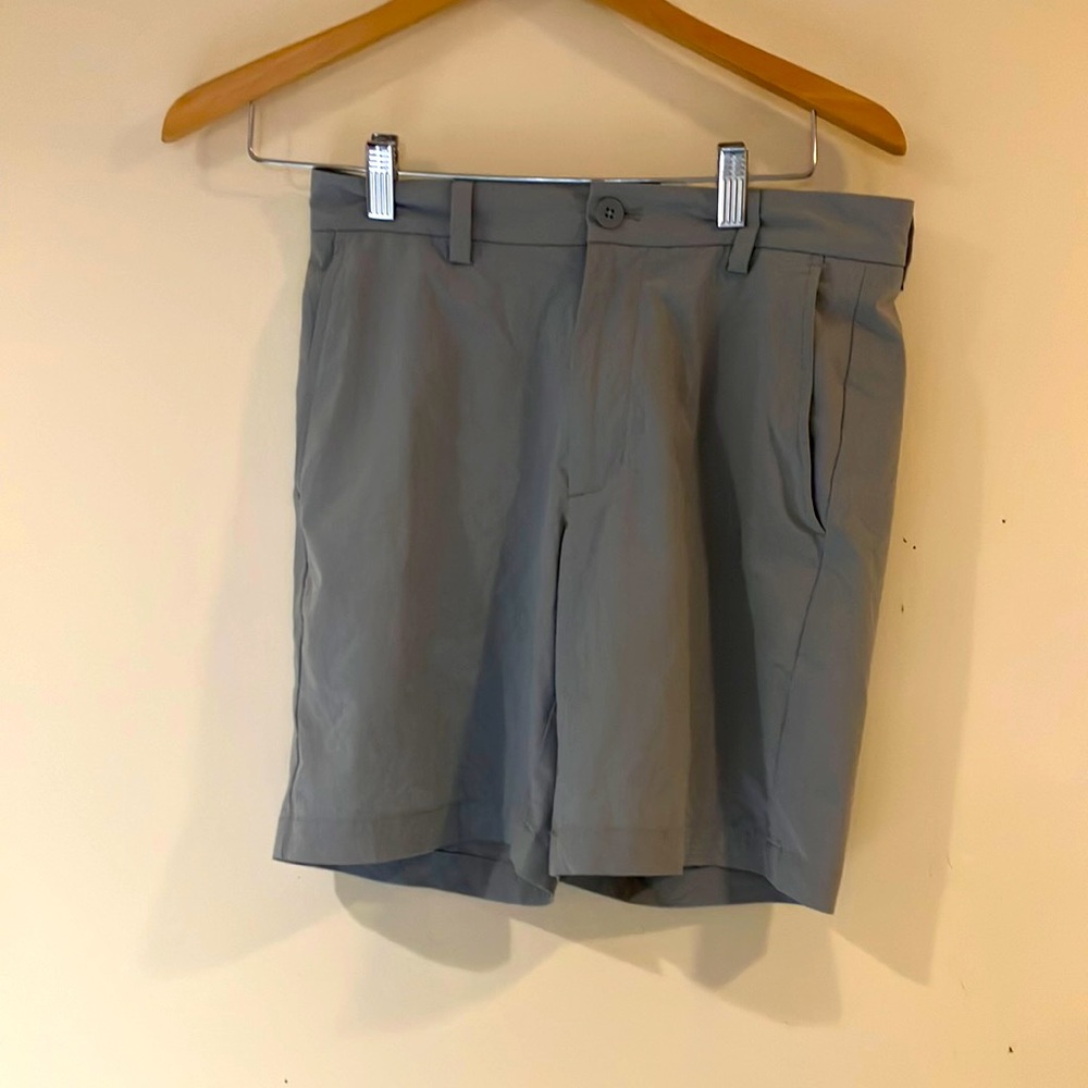Vineyard Vines - 8 Inch Performance Men’s Grey Breaker Short waist 28”